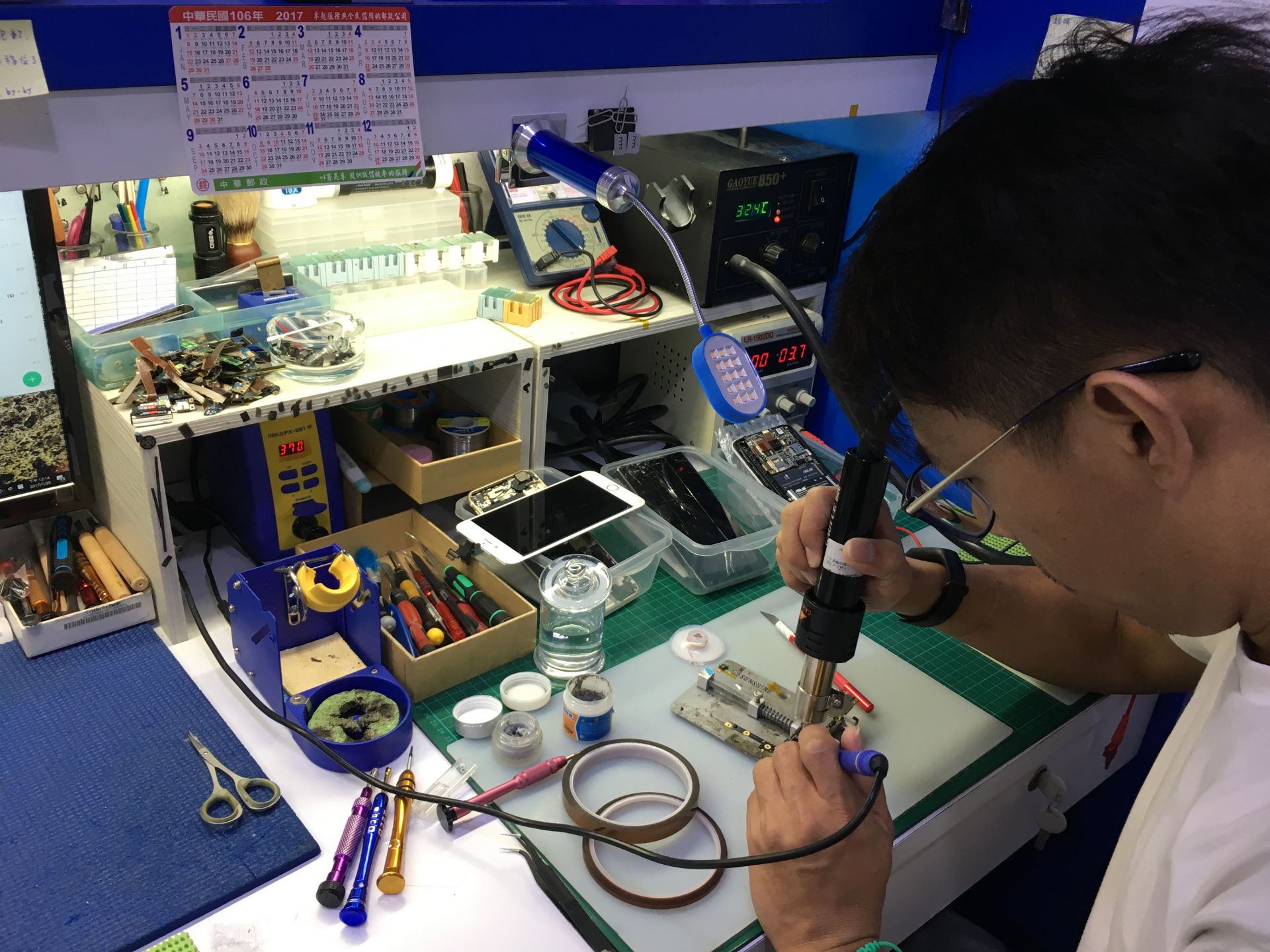 查爾斯手機專業維修士林店
