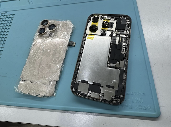 iPhone16系列的手機，已改成可獨立更換背蓋的設計